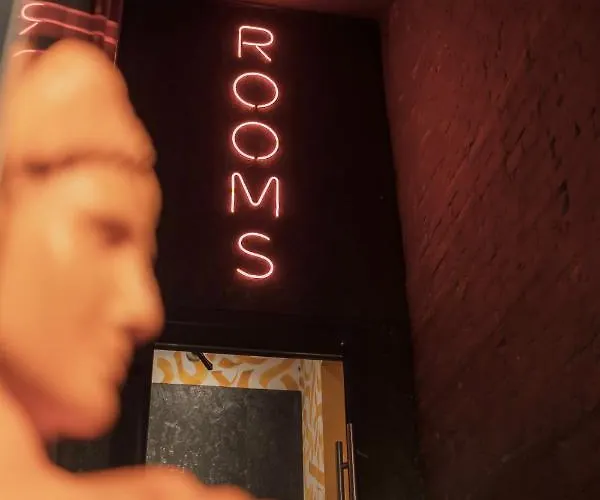 Globe Runner Rooms & Dorms